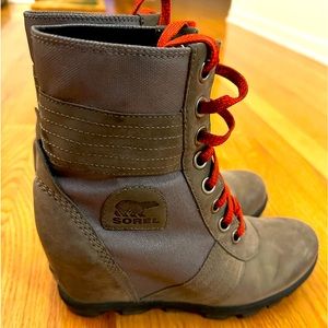 Gently Used Sorel Lexie Wedge Boot!